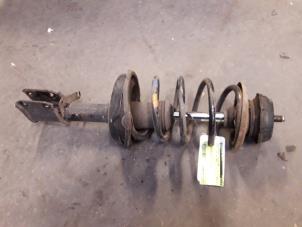 Used Front shock absorber rod, right Renault Clio II (BB/CB) 1.4 16V Price on request offered by Autodemontage Joko B.V.