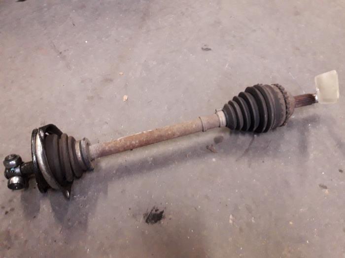 Front drive shaft, left from a Renault Clio II (BB/CB) 1.4 16V 2002