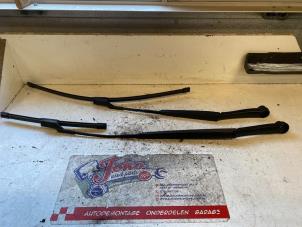Used Front wiper arm Kia Venga 1.6 CVVT 16V Price on request offered by Autodemontage Joko B.V.