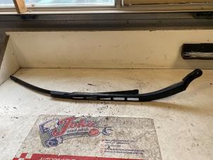 Used Front wiper arm Seat Altea XL (5P5) 1.4 TSI 16V Price on request offered by Autodemontage Joko B.V.