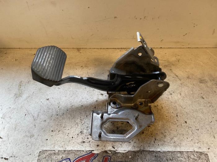 Brake pedal from a Peugeot 208 I (CA/CC/CK/CL) 1.4 HDi 2013