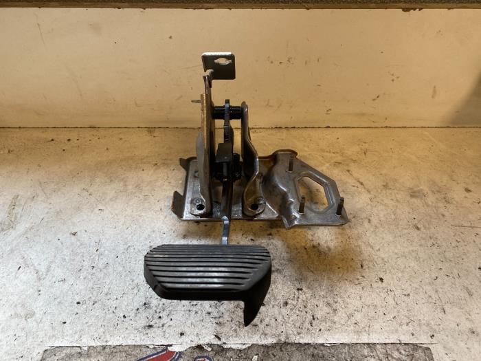 Brake pedal from a Peugeot 208 I (CA/CC/CK/CL) 1.4 HDi 2013