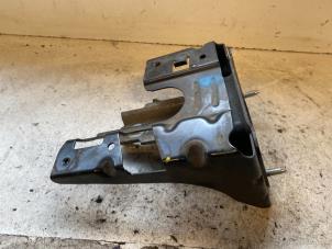 Used Gearbox mount Peugeot 208 I (CA/CC/CK/CL) 1.4 HDi Price on request offered by Autodemontage Joko B.V.