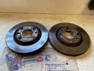Used Front brake disc Peugeot 208 I (CA/CC/CK/CL) 1.4 HDi Price on request offered by Autodemontage Joko B.V.