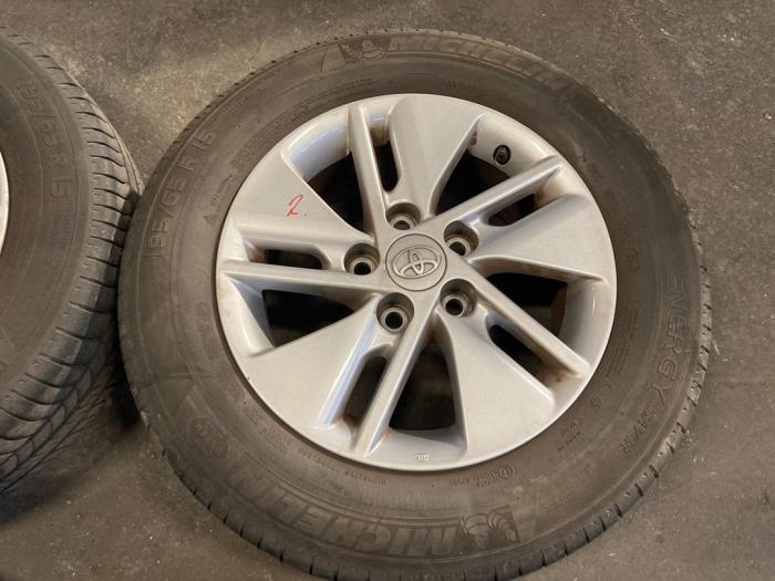 Sport rims set + tires from a Toyota Auris (E18) 1.8 16V Hybrid 2017