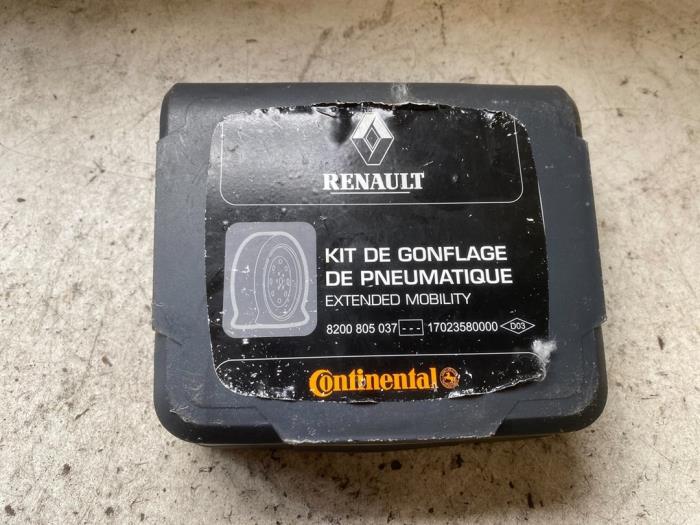 Begagnade Däckpump Renault Megane III Coupe (DZ) 2.0 16V CVT Pris på förfrågan erbjuds av Autodemontage Joko B.V.