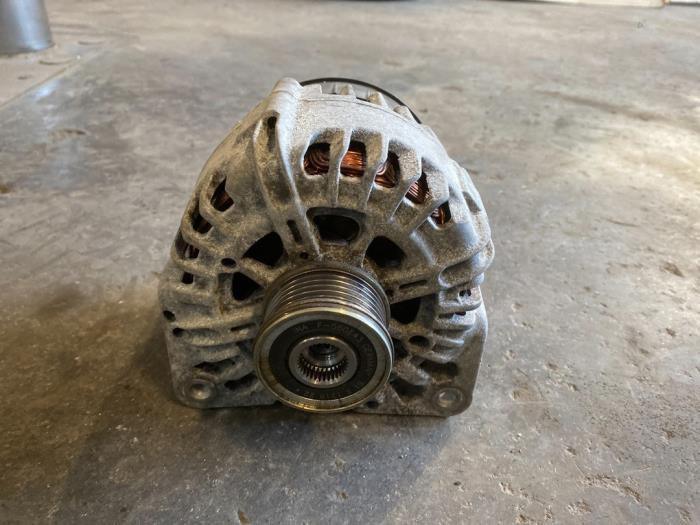 Usagé Dynamo Renault Megane III Coupe (DZ) 2.0 16V CVT Prix sur demande proposé par Autodemontage Joko B.V.