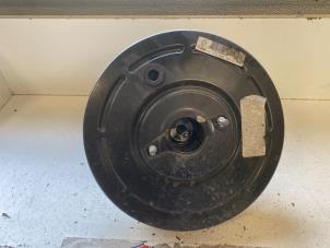 Begagnade Bromsservo Renault Megane III Coupe (DZ) 2.0 16V CVT Pris på förfrågan erbjuds av Autodemontage Joko B.V.