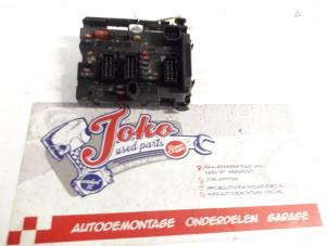 Used Fuse box Peugeot 307 SW (3H) 1.6 16V Price on request offered by Autodemontage Joko B.V.