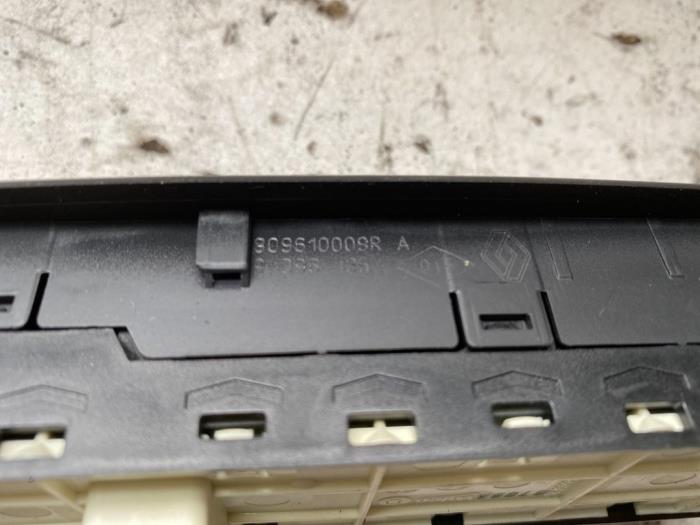 Electric window switch from a Renault Megane III Coupe (DZ) 2.0 16V CVT 2009