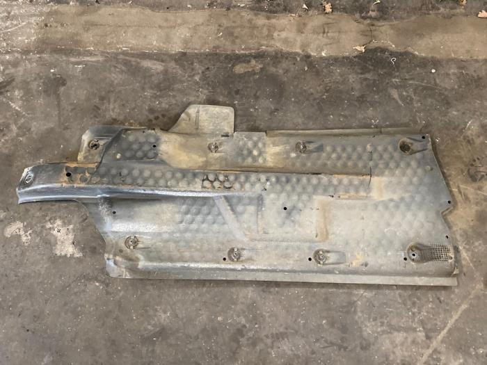 Begagnade Hasplåt Volkswagen Polo V (6R) 1.2 TDI 12V BlueMotion Pris på förfrågan erbjuds av Autodemontage Joko B.V.