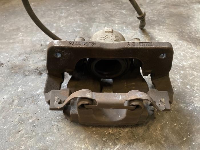 Front brake calliper, left from a Citroën C5 Aircross (A4/AC/AJ/AR) 1.2 e-THP PureTech 130 2019