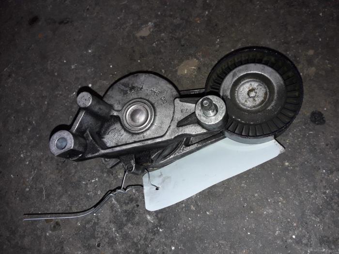 Usados Rodillo tensor correa múltiple Volkswagen Caddy III (2KA,2KH,2CA,2CH) 1.9 TDI Precio de solicitud ofrecido por Autodemontage Joko B.V.