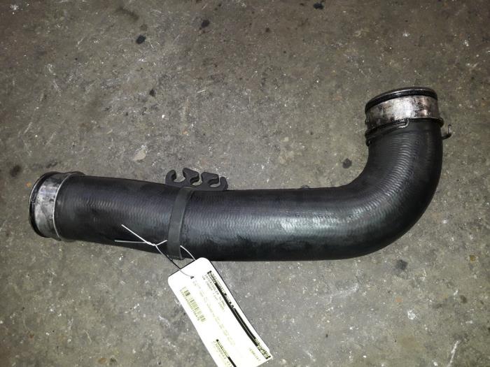 Gebrauchte Intercooler Schlauch Volkswagen Caddy III (2KA,2KH,2CA,2CH) 1.9 TDI Preis auf Anfrage angeboten von Autodemontage Joko B.V.