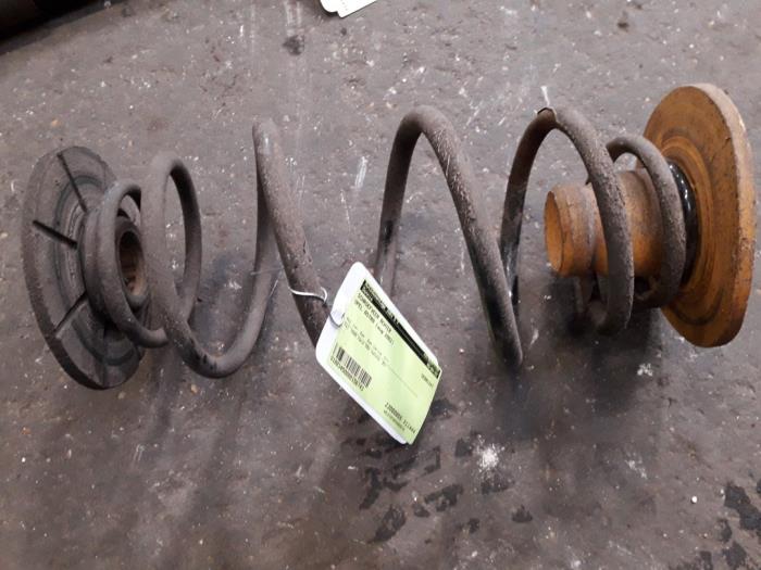 Rear coil spring from a Opel Astra G (F08/48) 1.7 DTI 16V Eco4 2002