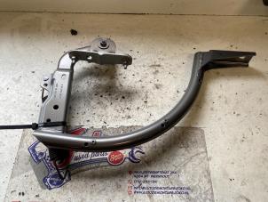 Used Boot lid hinge Ford Focus 3 1.6 Ti-VCT 16V 125 Price on request offered by Autodemontage Joko B.V.