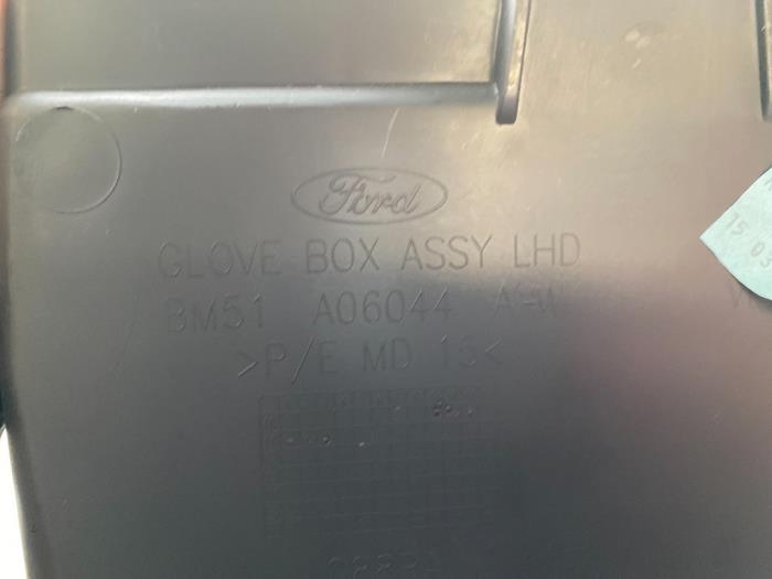 Handschuhfach van een Ford Focus 3 1.6 Ti-VCT 16V 125 2011