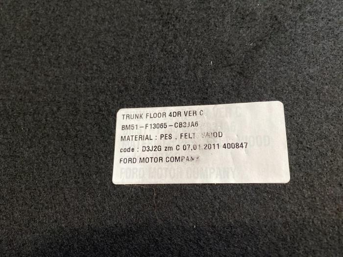 Alfombrilla de maletero de un Ford Focus 3 1.6 Ti-VCT 16V 125 2011