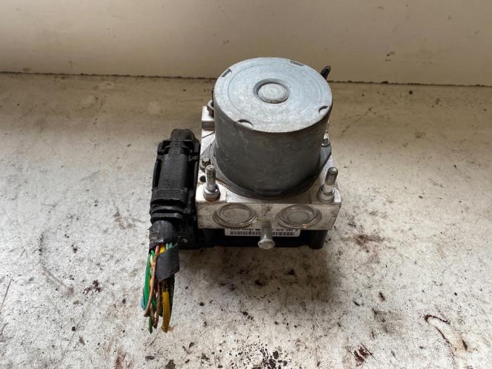 Begagnade ABS-dator Citroen C4 Berline (LC) 1.4 16V Pris på förfrågan erbjuds av Autodemontage Joko B.V.