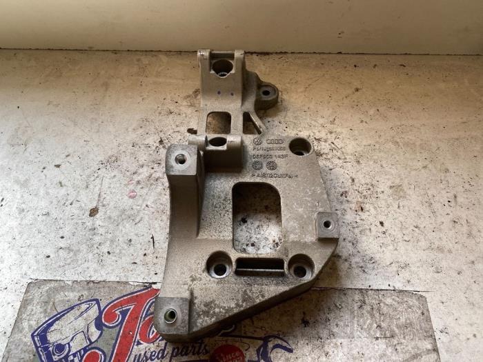 Usagé Support dynamo bas Skoda Octavia Combi (1Z5) 1.6 MPI Prix sur demande proposé par Autodemontage Joko B.V.