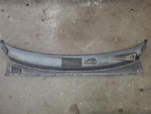 Used Cowl top grille Hyundai Tucson (JM) 2.0 16V CVVT 4x2 Price on request offered by Autodemontage Joko B.V.