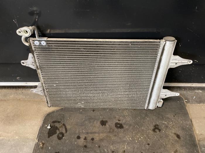 Usagé Condenseur de climatisation Skoda Fabia (6Y2) 1.4i 16V Prix sur demande proposé par Autodemontage Joko B.V.