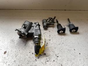 Used Set of cylinder locks (complete) Volkswagen Lupo (6X1) 1.0 MPi 50 Price on request offered by Autodemontage Joko B.V.