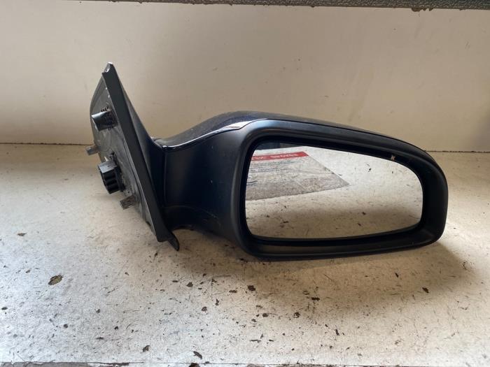 Wing mirror, right from a Opel Astra H GTC (L08) 1.8 16V 2005