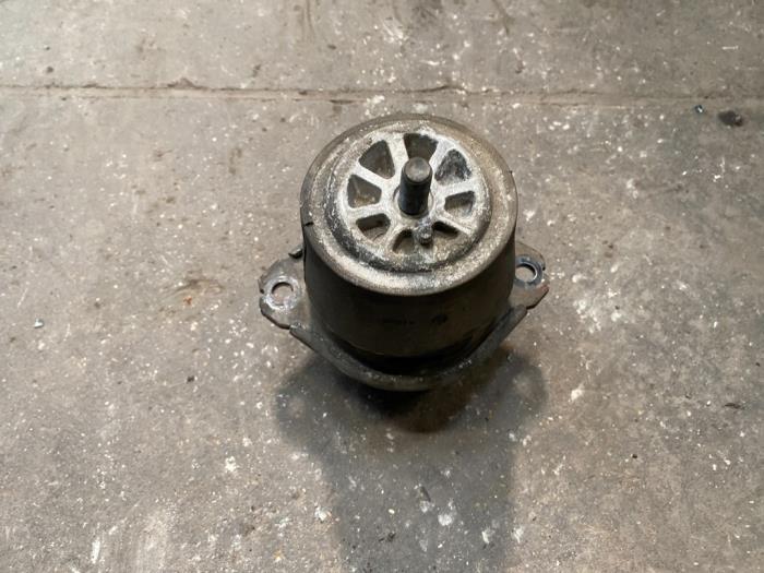 Used Engine mount Volkswagen Touareg (7LA/7L6) 3.2 V6 24V Price on request offered by Autodemontage Joko B.V.