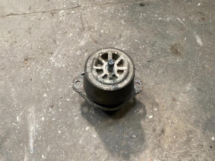Used Engine mount Volkswagen Touareg (7LA/7L6) 3.2 V6 24V Price on request offered by Autodemontage Joko B.V.