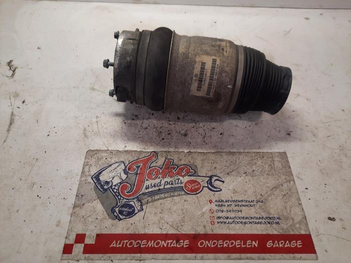 Begagnade Luftfjäder Volkswagen Touareg (7LA/7L6) 3.2 V6 24V Pris på förfrågan erbjuds av Autodemontage Joko B.V.