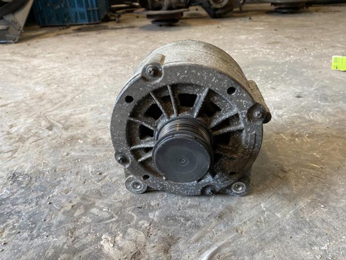 Begagnade Dynamo Volkswagen Touareg (7LA/7L6) 3.2 V6 24V Pris på förfrågan erbjuds av Autodemontage Joko B.V.