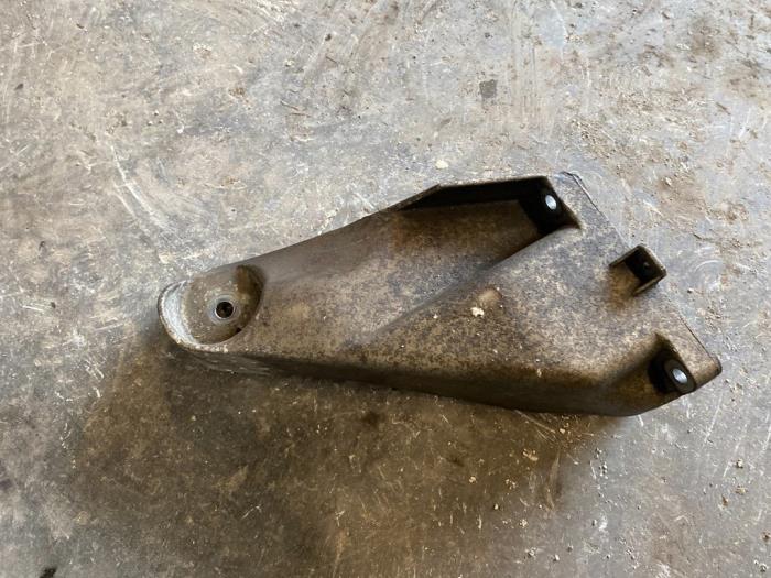 Used Engine mount Volkswagen Touareg (7LA/7L6) 3.2 V6 24V Price on request offered by Autodemontage Joko B.V.