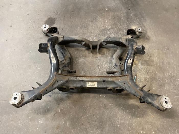 Begagnade Underram Volkswagen Touareg (7LA/7L6) 3.2 V6 24V Pris på förfrågan erbjuds av Autodemontage Joko B.V.
