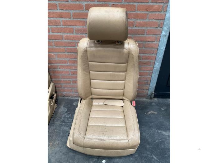 Używane Fotel prawy Volkswagen Touareg (7LA/7L6) 3.2 V6 24V Cena na żądanie oferowane przez Autodemontage Joko B.V.