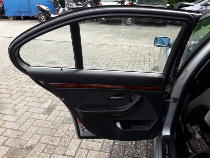 Drzwi lewe tylne wersja 4-drzwiowa z BMW 5 serie (E39) 525 tds 1996