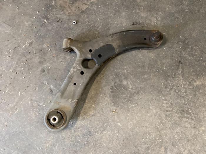 Front wishbone, right from a Kia Rio III (UB) 1.2 CVVT 16V 2011