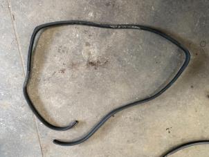 Used Front door seal 4-door, right Kia Rio III (UB) 1.2 CVVT 16V Price on request offered by Autodemontage Joko B.V.