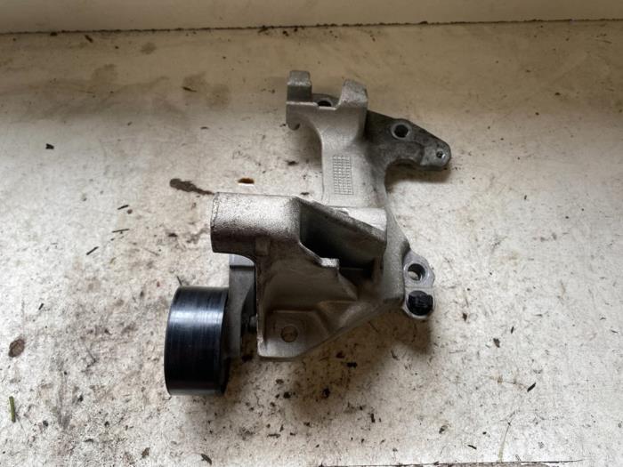 Used Alternator upper bracket Nissan Juke (F15) 1.2 DIG-T 16V Price on request offered by Autodemontage Joko B.V.
