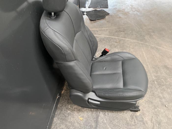 Sitz rechts van een Nissan Juke (F15) 1.2 DIG-T 16V 2018