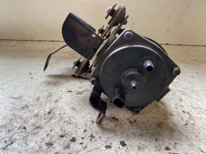 Compressor from a Nissan Juke (F15) 1.2 DIG-T 16V 2018