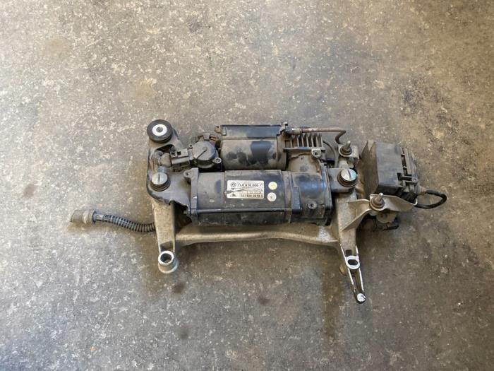 Begagnade Luftpump (fjädring) Volkswagen Touareg (7LA/7L6) 3.2 V6 24V Pris på förfrågan erbjuds av Autodemontage Joko B.V.