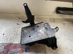 Used Battery box Toyota Yaris II (P9) 1.0 12V VVT-i Price on request offered by Autodemontage Joko B.V.
