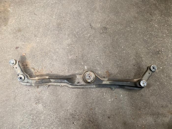 Używane Belka silnika Volkswagen Golf III (1H1) 1.4 Cena na żądanie oferowane przez Autodemontage Joko B.V.