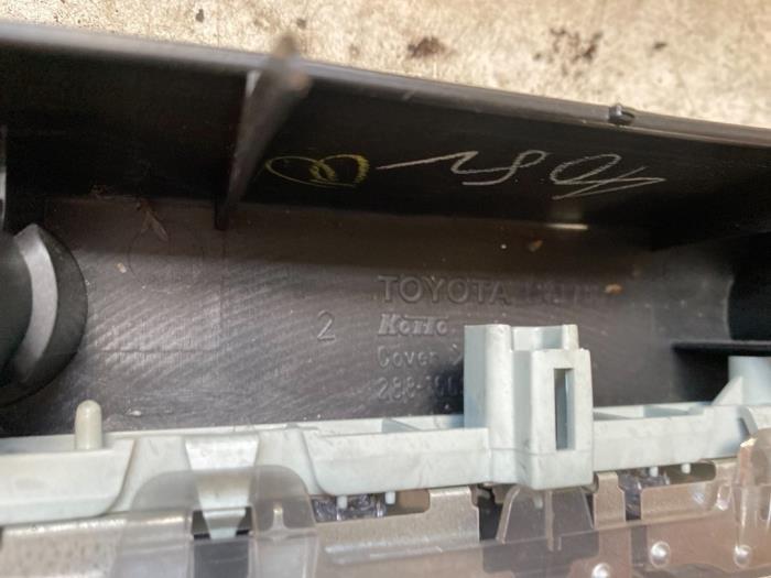 Third brake light Toyota Yaris II 1.0 12V VVTi 815700D040