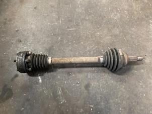Used Front drive shaft, left Volkswagen Polo III (6N2) 1.4 16V 75 Price on request offered by Autodemontage Joko B.V.