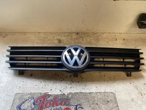 Used Grille Volkswagen Polo III (6N2) 1.4 16V 75 Price on request offered by Autodemontage Joko B.V.