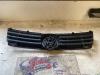 Grille from a Volkswagen Polo III (6N2) 1.4 16V 75 2000