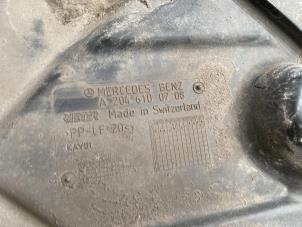 Hasplåt från en Mercedes-Benz C (W204) 1.8 C-200K 16V 2007