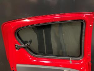 Usados Ventanilla de puerta de 4 puertas izquierda detrás Toyota Aygo (B10) 1.0 12V VVT-i Precio de solicitud ofrecido por Autodemontage Joko B.V.